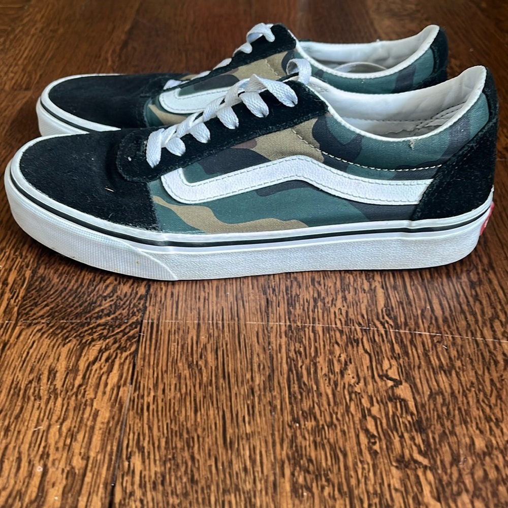 Vans women’s size 7 / camo